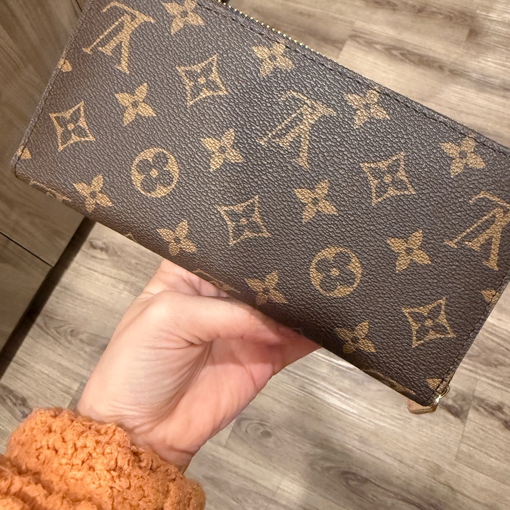 Louis Vuitton Zippy Wallet – Monogram Canvas (Authentic)
